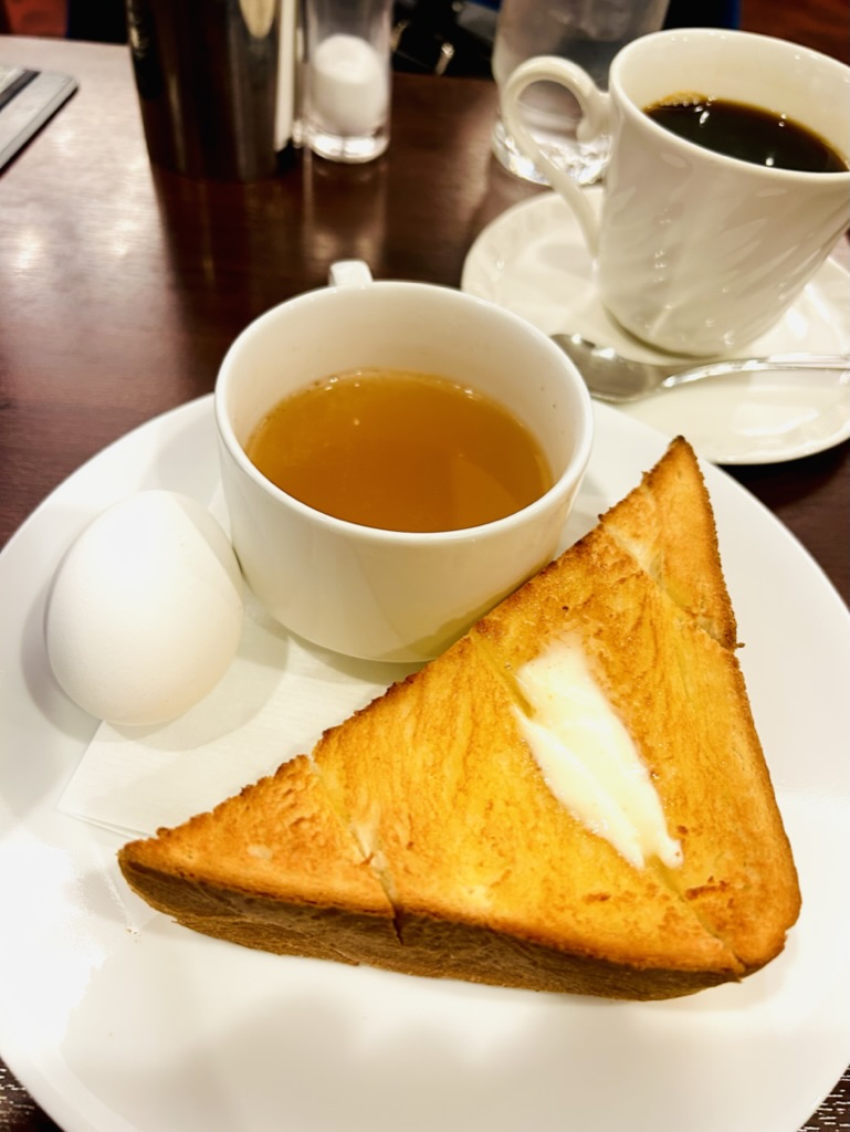 「高い一杯」がもたらす仕事効率――喫茶室ルノアールという選択｜行政書士阿部総合事務所