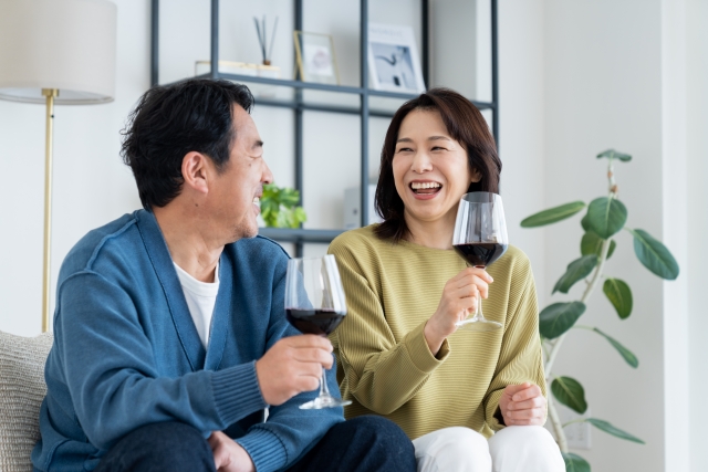 「赤ワインは体に良い」補助金活用にひそむ「交絡因子」の罠──その因果、ほんとうに正しいですか？